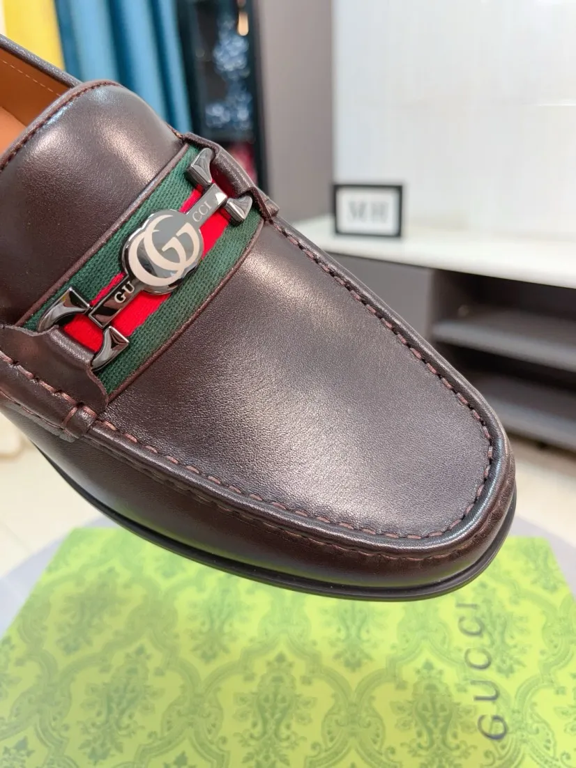 Men's shoes 💰500🌹🌹Niuli [GUCCI Gucci] A new style of formal men's leather shoes is coming~ The original quality upper is made of patent leather imported from Italy, the leather is soft and delicate, comfortable and soft first-layer cowhide lining, rubber wear-resistant outsole, the shoe shape is dignified and domineering, and the luxury charm cannot be concealed! The natural and free nouveau riche leads the trend. Code number: 38-44